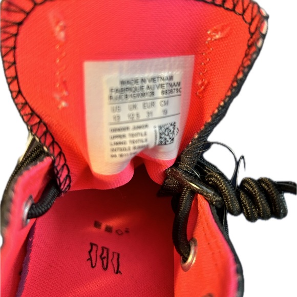 Girls converse size 13 “Pretty Strong” - Picture 2 of 4